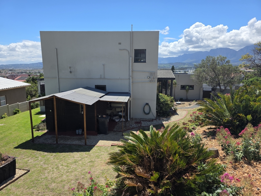 3 Bedroom Property for Sale in Mountainside Western Cape